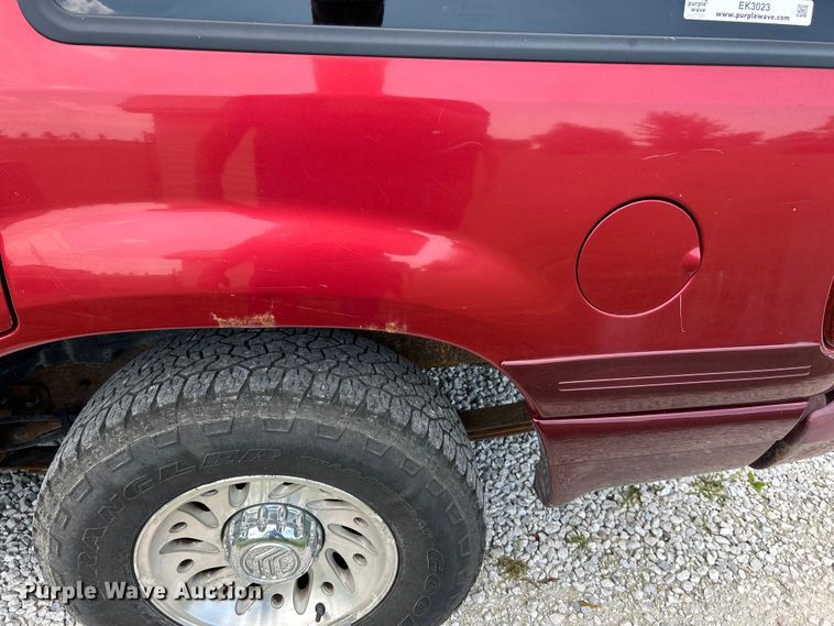 image for item EK3023 2000 Mercury  Mountianeer SUV