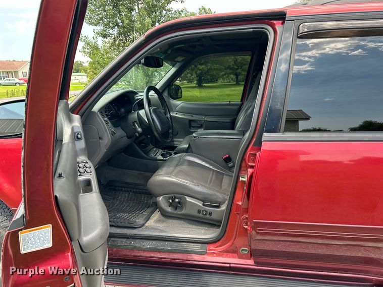 image for item EK3023 2000 Mercury  Mountianeer SUV