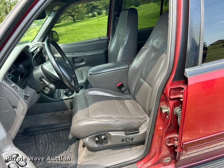 image for item EK3023 2000 Mercury  Mountianeer SUV