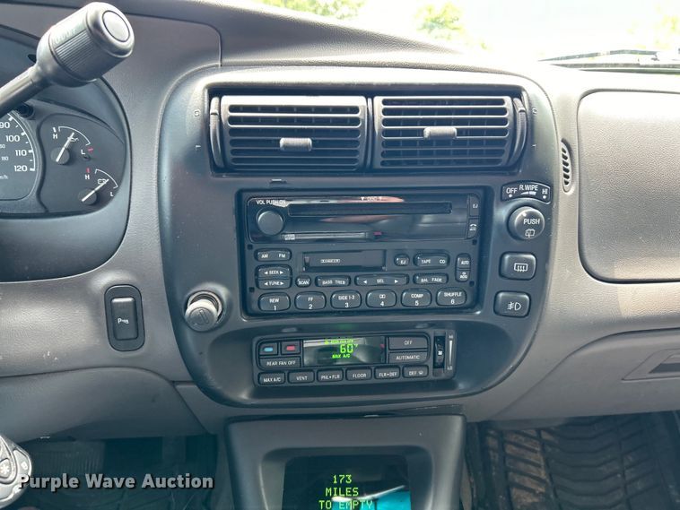 image for item EK3023 2000 Mercury  Mountianeer SUV