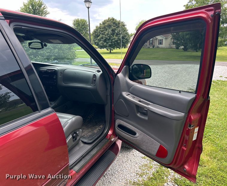 image for item EK3023 2000 Mercury  Mountianeer SUV