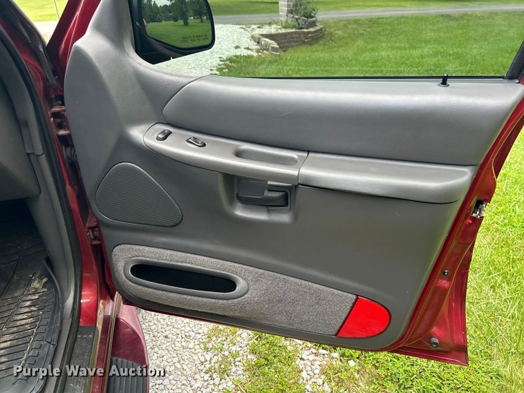 image for item EK3023 2000 Mercury  Mountianeer SUV