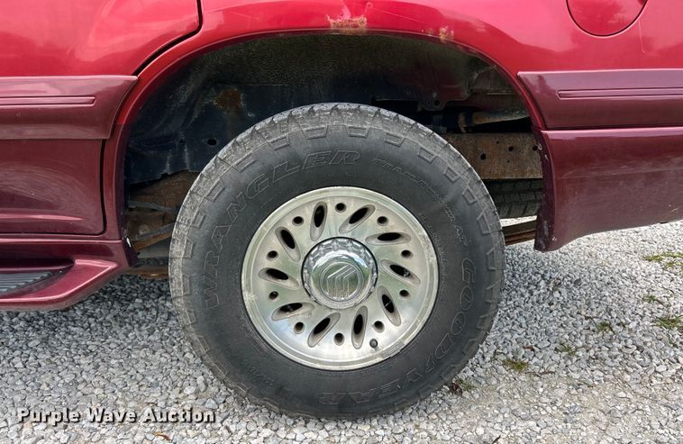 image for item EK3023 2000 Mercury  Mountianeer SUV