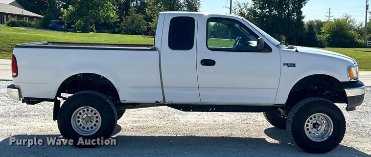 image for item EK4820 2002 Ford F150 XL SuperCab pickup truck