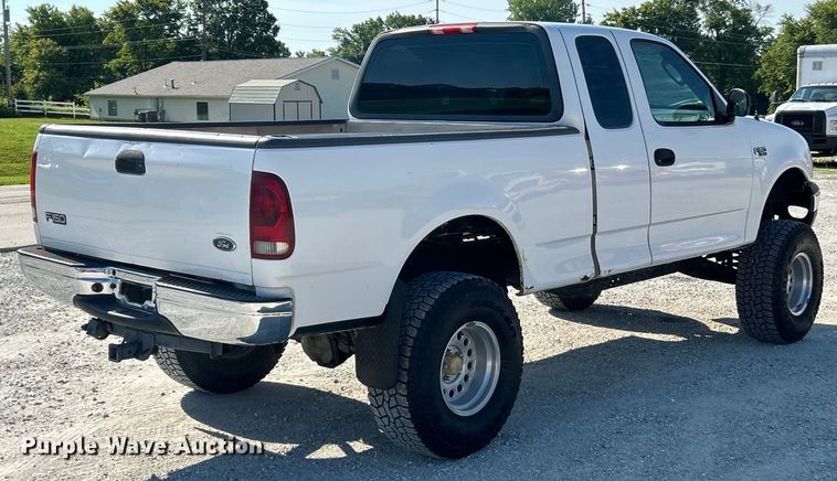 image for item EK4820 2002 Ford F150 XL SuperCab pickup truck