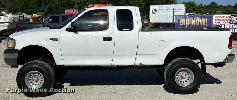 image for item EK4820 2002 Ford F150 XL SuperCab pickup truck