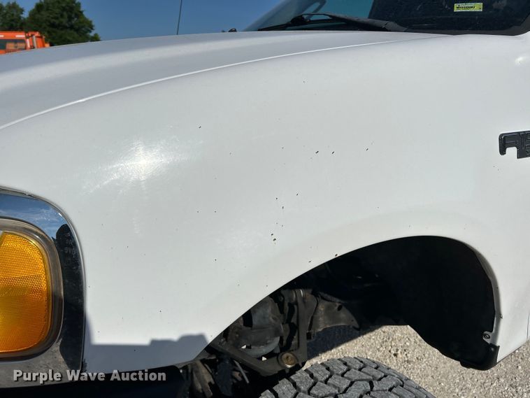 image for item EK4820 2002 Ford F150 XL SuperCab pickup truck