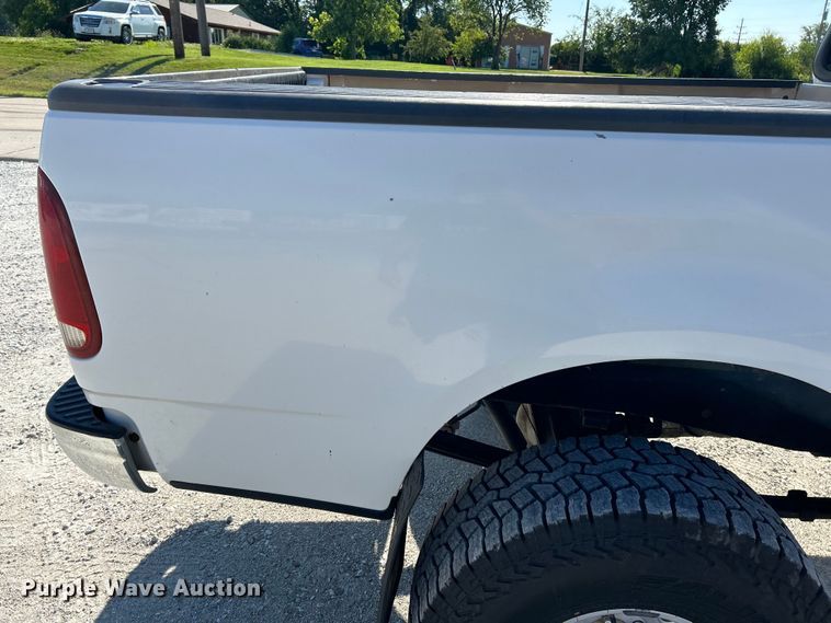 image for item EK4820 2002 Ford F150 XL SuperCab pickup truck