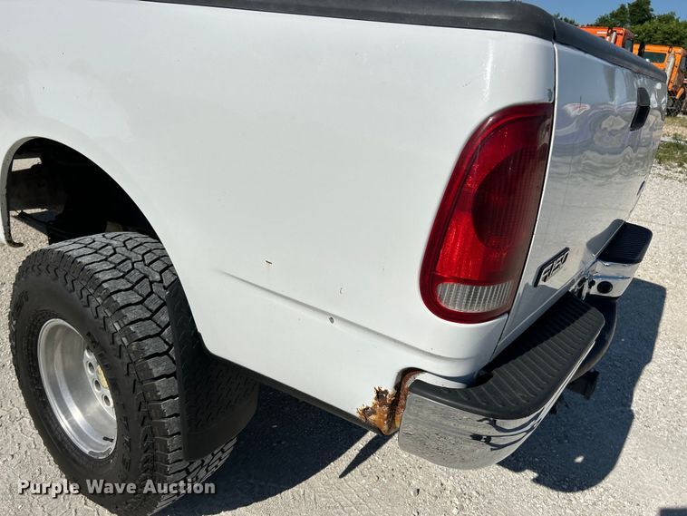 image for item EK4820 2002 Ford F150 XL SuperCab pickup truck