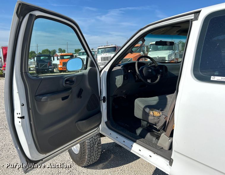 image for item EK4820 2002 Ford F150 XL SuperCab pickup truck