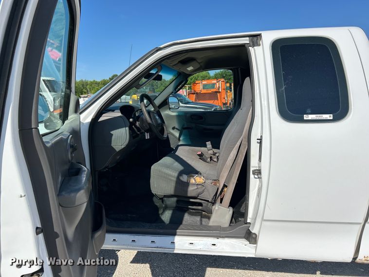 image for item EK4820 2002 Ford F150 XL SuperCab pickup truck