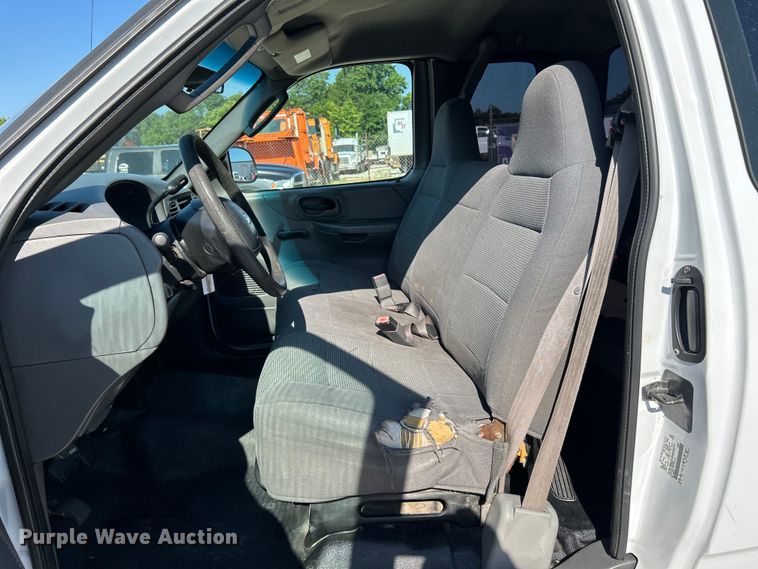 image for item EK4820 2002 Ford F150 XL SuperCab pickup truck