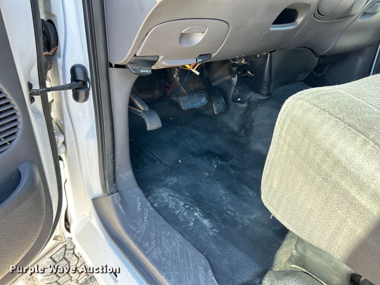 image for item EK4820 2002 Ford F150 XL SuperCab pickup truck