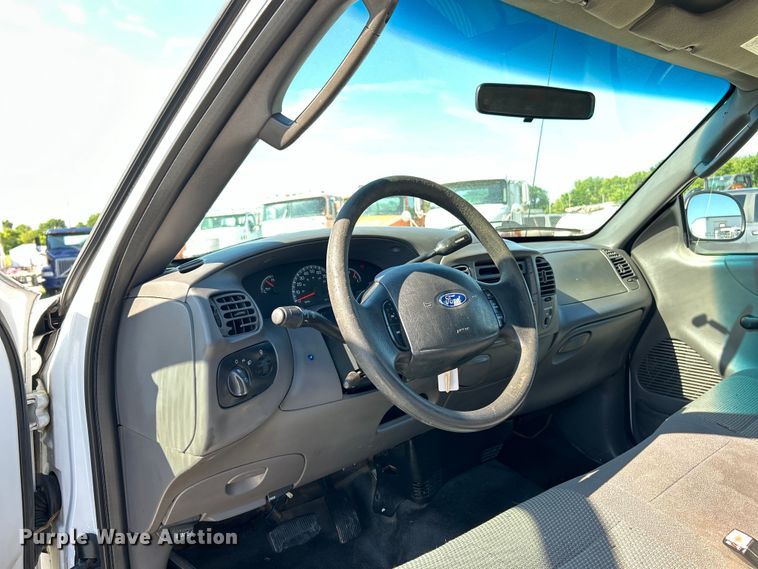 image for item EK4820 2002 Ford F150 XL SuperCab pickup truck