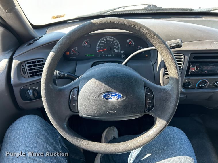 image for item EK4820 2002 Ford F150 XL SuperCab pickup truck