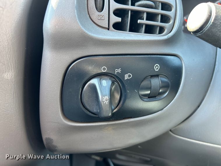 image for item EK4820 2002 Ford F150 XL SuperCab pickup truck