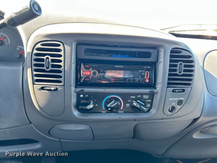 image for item EK4820 2002 Ford F150 XL SuperCab pickup truck