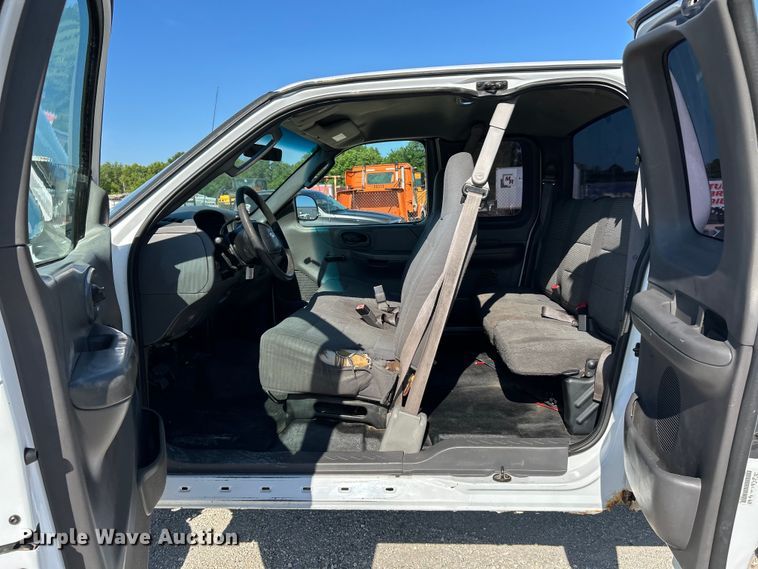 image for item EK4820 2002 Ford F150 XL SuperCab pickup truck