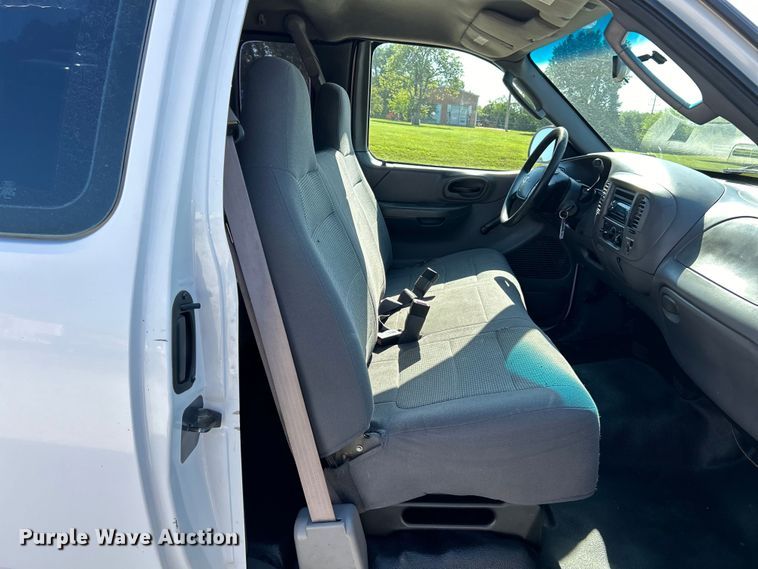 image for item EK4820 2002 Ford F150 XL SuperCab pickup truck