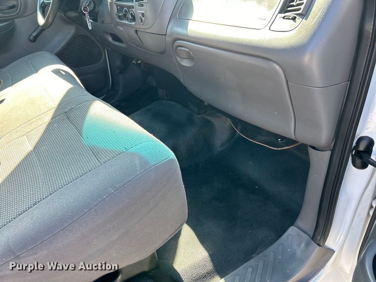 image for item EK4820 2002 Ford F150 XL SuperCab pickup truck