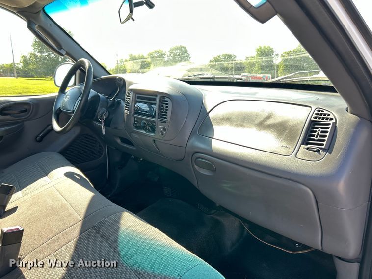 image for item EK4820 2002 Ford F150 XL SuperCab pickup truck