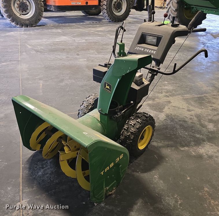 image for item EK6289 John Deere TRS32 snow blower
