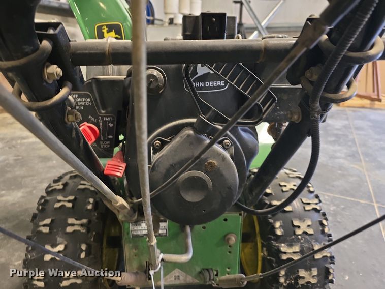 image for item EK6289 John Deere TRS32 snow blower