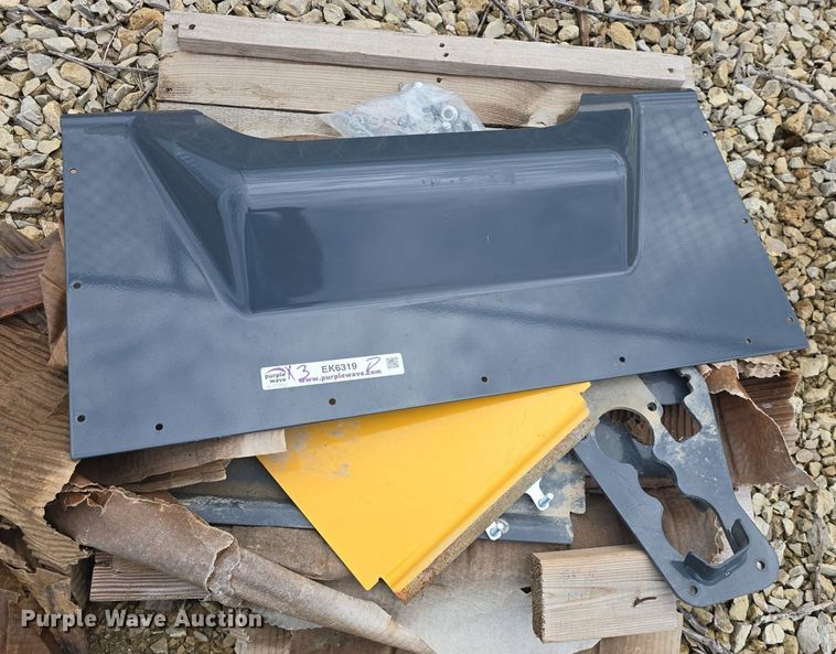 image for item EK6319 John Deere combine parts