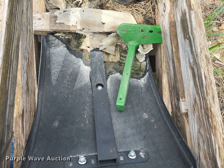 image for item EK6321 (4) John Deere tractor fenders