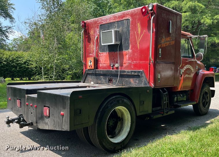 image for item EK8841 1981 International Harvester 1624 flatbed truck