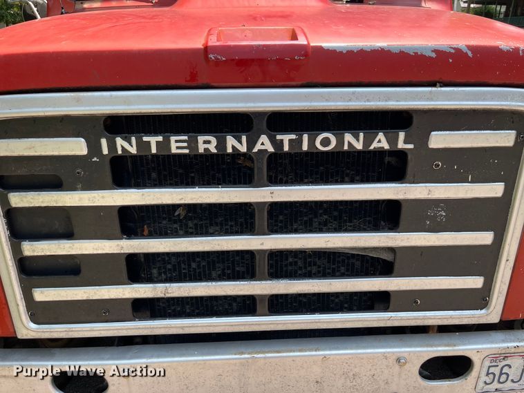 image for item EK8841 1981 International Harvester 1624 flatbed truck