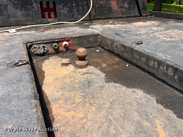 image for item EK8841 1981 International Harvester 1624 flatbed truck