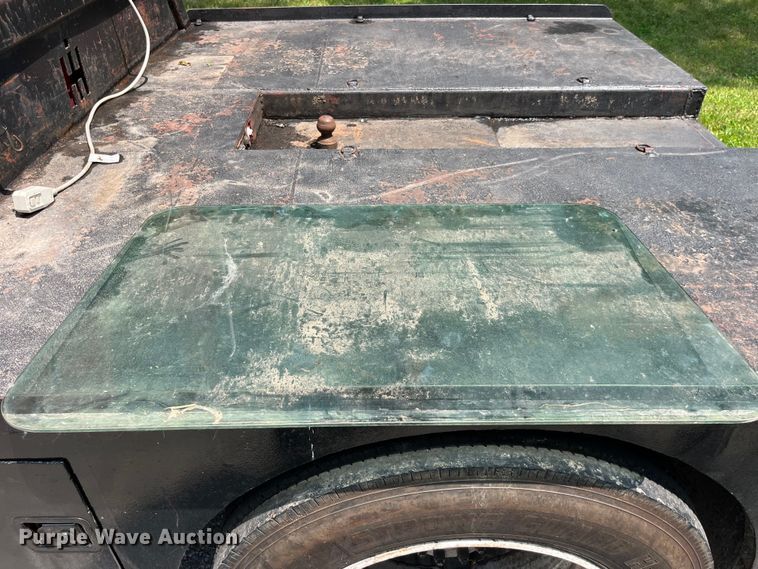 image for item EK8841 1981 International Harvester 1624 flatbed truck