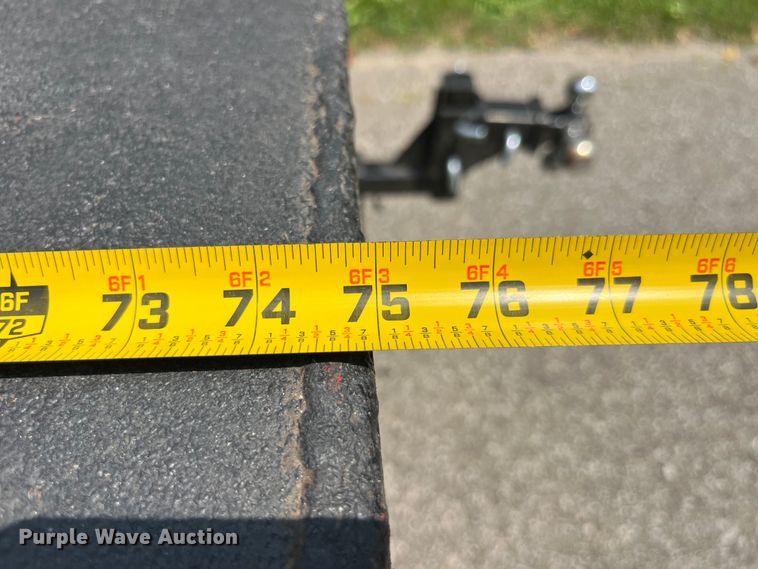 image for item EK8841 1981 International Harvester 1624 flatbed truck