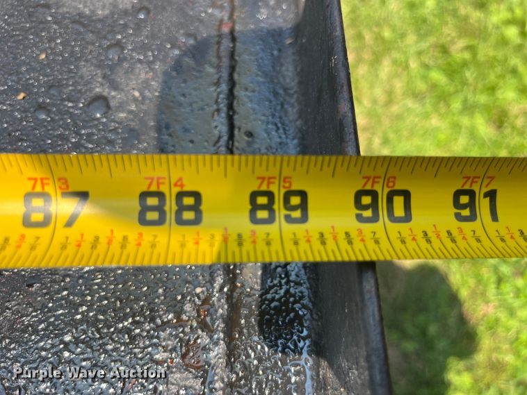 image for item EK8841 1981 International Harvester 1624 flatbed truck