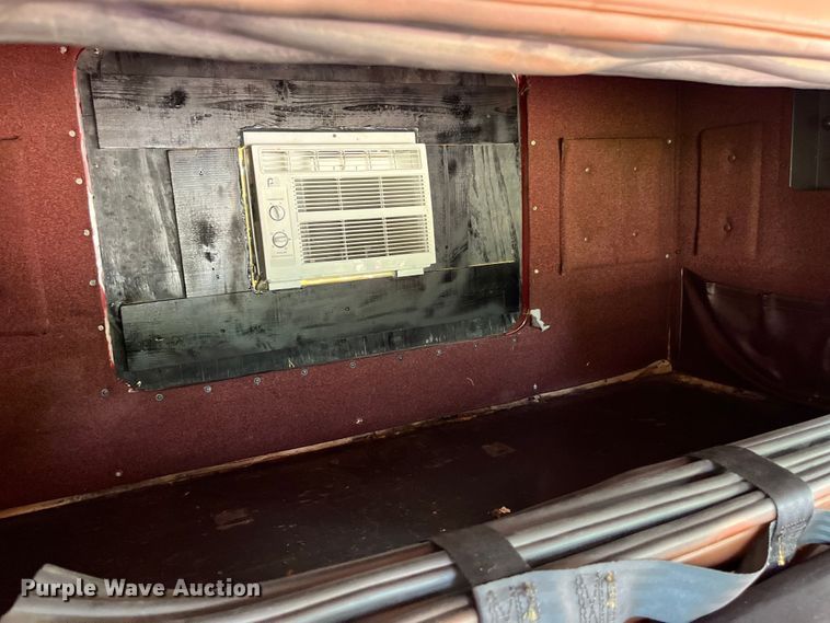 image for item EK8841 1981 International Harvester 1624 flatbed truck