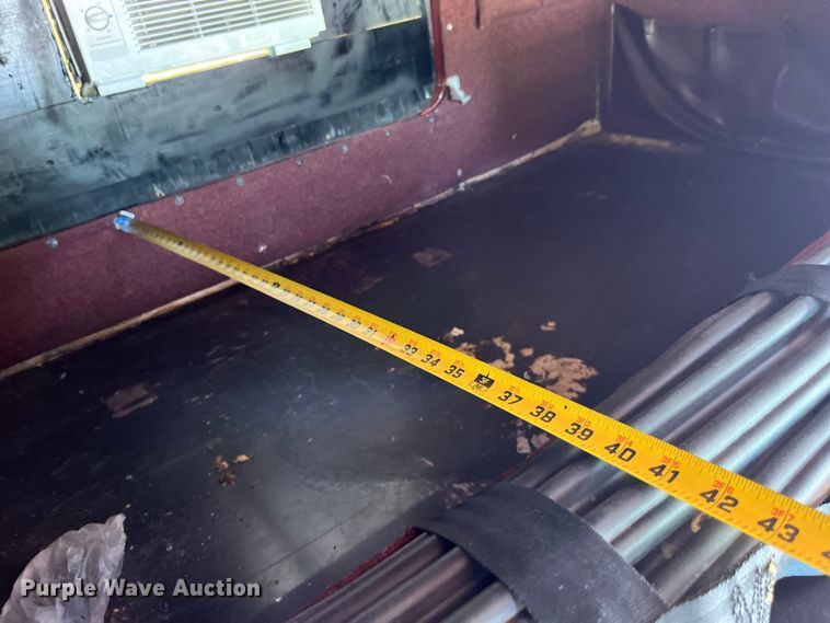 image for item EK8841 1981 International Harvester 1624 flatbed truck