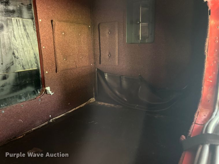 image for item EK8841 1981 International Harvester 1624 flatbed truck