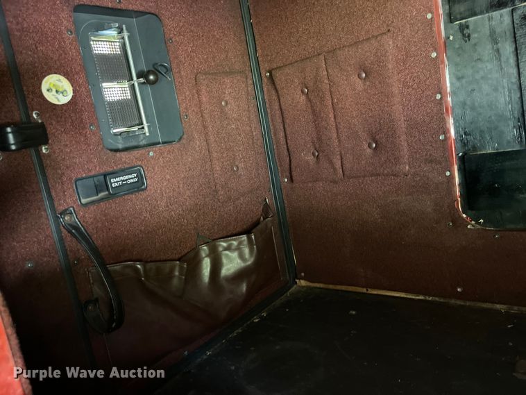 image for item EK8841 1981 International Harvester 1624 flatbed truck