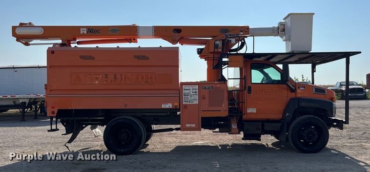 image for item EK8861 2006 GMC C7500 forestry bucket truck