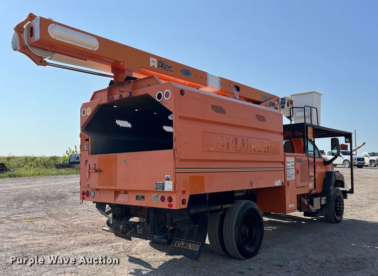 image for item EK8861 2006 GMC C7500 forestry bucket truck