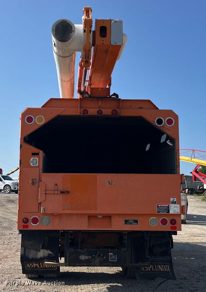 image for item EK8861 2006 GMC C7500 forestry bucket truck