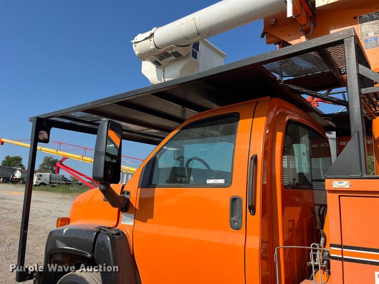 image for item EK8861 2006 GMC C7500 forestry bucket truck