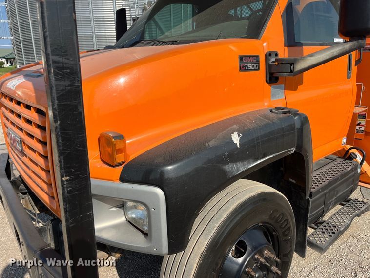 image for item EK8861 2006 GMC C7500 forestry bucket truck