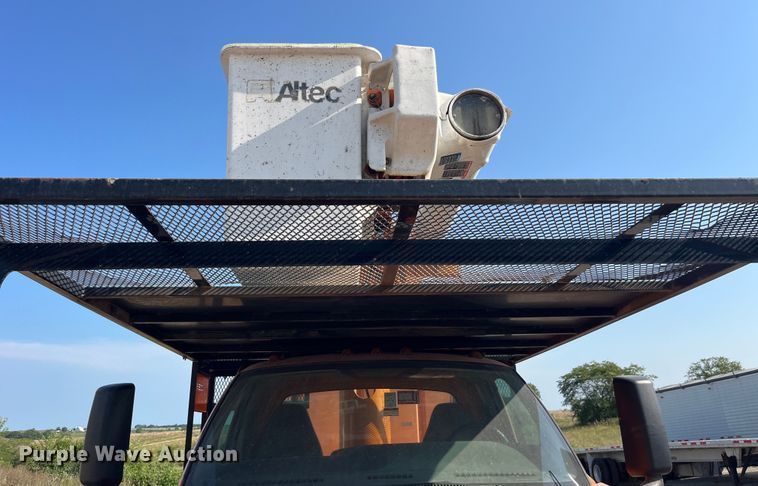 image for item EK8861 2006 GMC C7500 forestry bucket truck