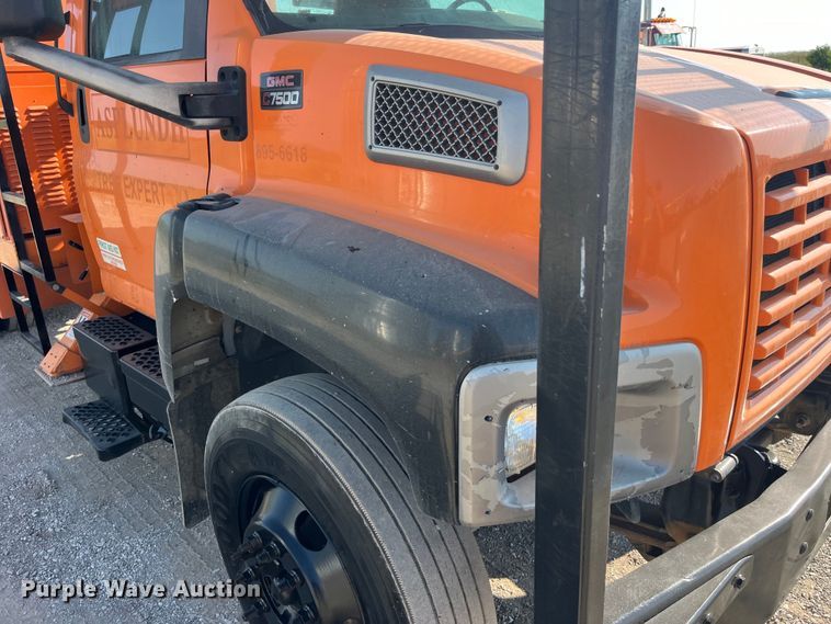 image for item EK8861 2006 GMC C7500 forestry bucket truck