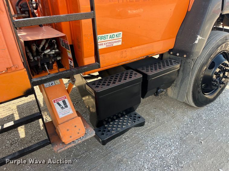 image for item EK8861 2006 GMC C7500 forestry bucket truck