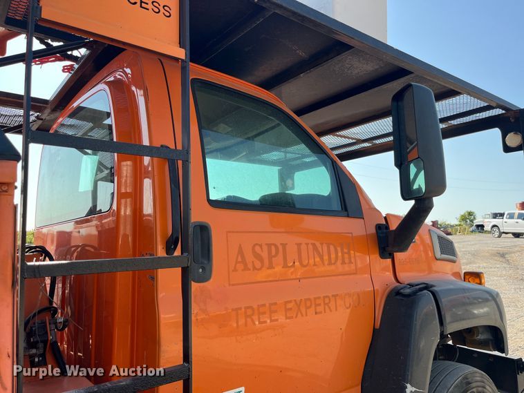 image for item EK8861 2006 GMC C7500 forestry bucket truck