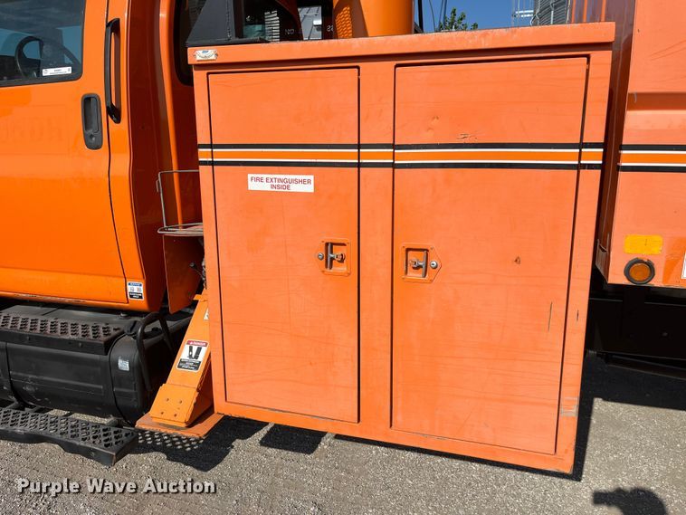 image for item EK8861 2006 GMC C7500 forestry bucket truck