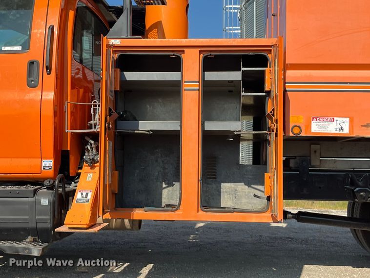 image for item EK8861 2006 GMC C7500 forestry bucket truck